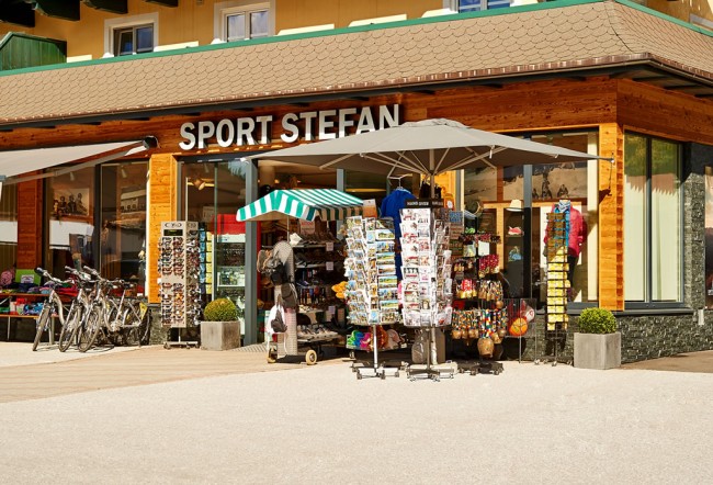 Außenaufnahme Sport Stefan Shop 2 am Kreisverkehr in Filzmoos